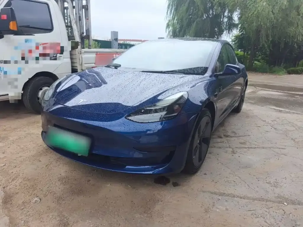 Tesla Model 3 — фото 1