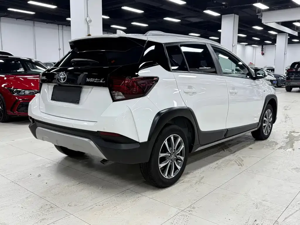 Toyota Yaris L — фото 6