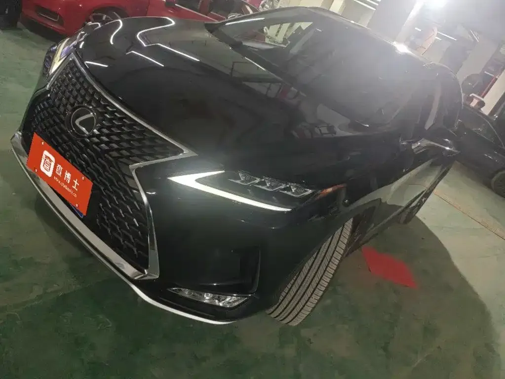 Lexus RX — фото 1