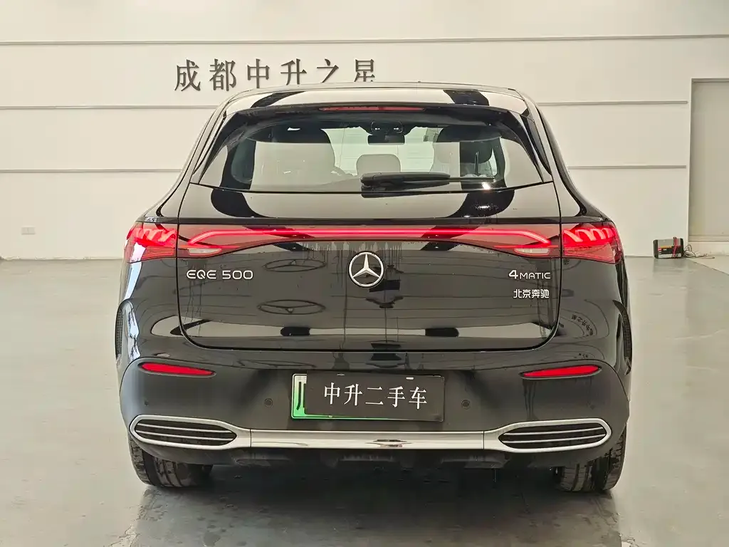 Mercedes-Benz EQE SUV — фото 9