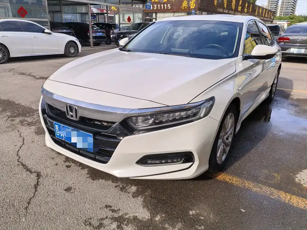 Honda Accord — фото 1