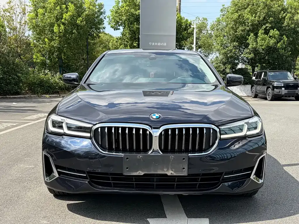BMW 5 Series — фото 8