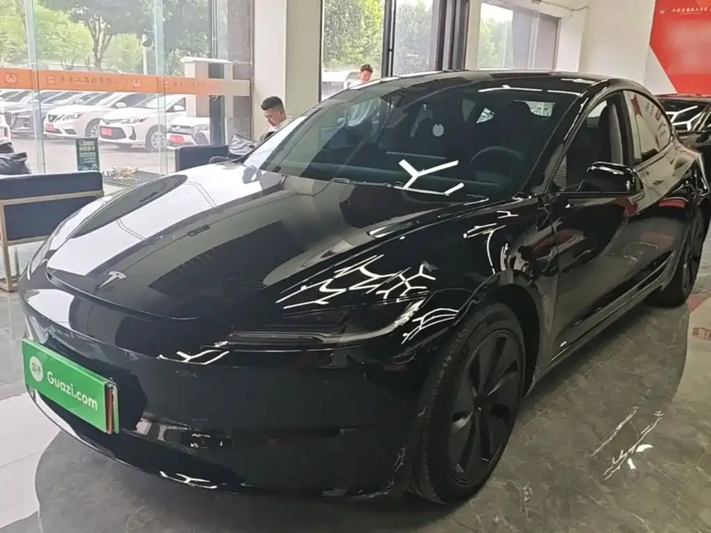 Tesla Model 3 — фото 1