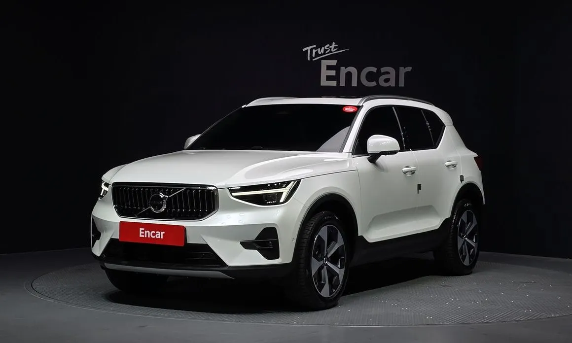 Volvo XC40 — фото 1