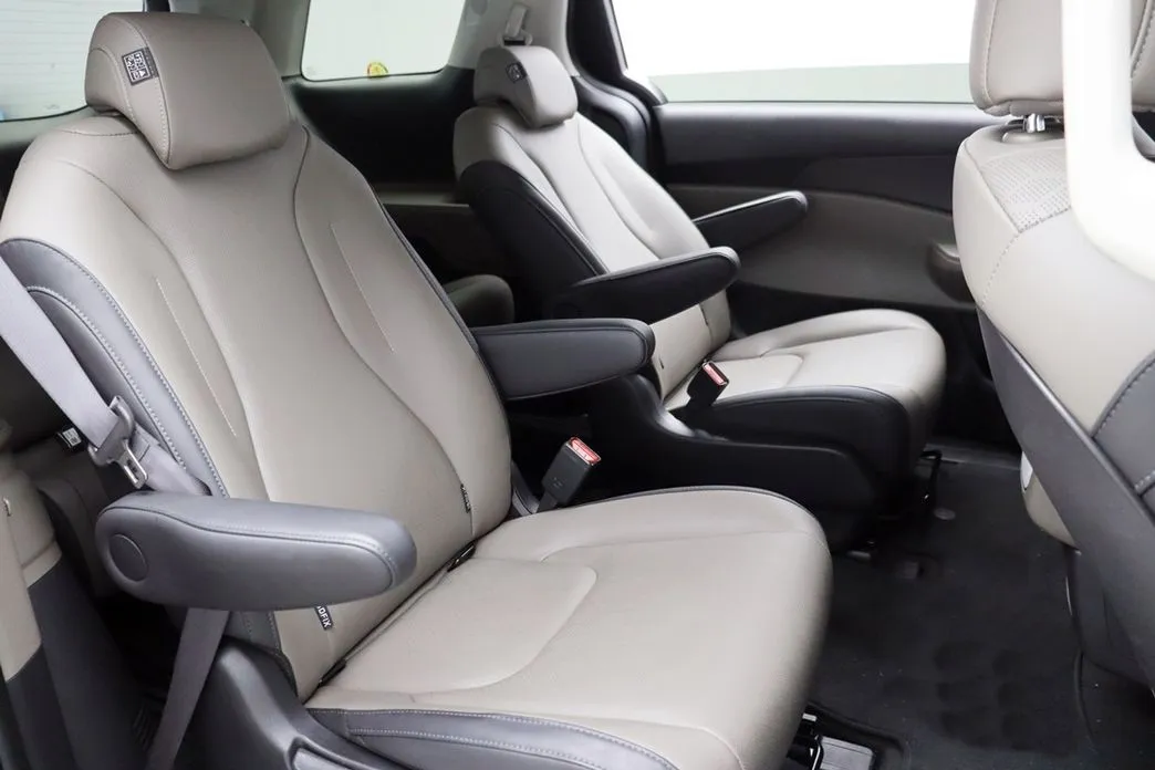 Kia Carnival — фото 2