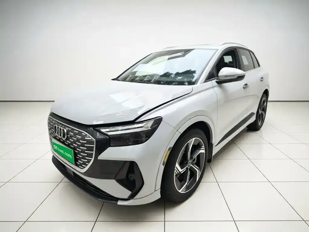 Audi Q4 e-tron — фото 1