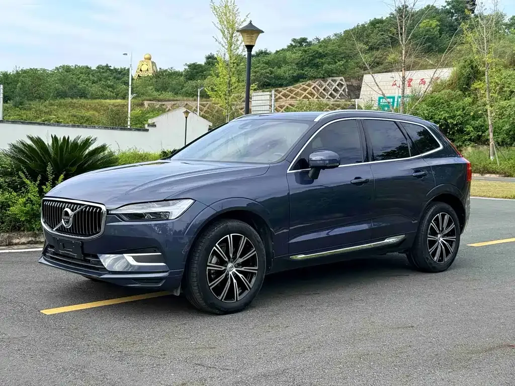 Volvo XC60 — фото 1