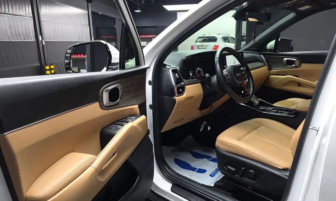 Kia Sorento — фото 7