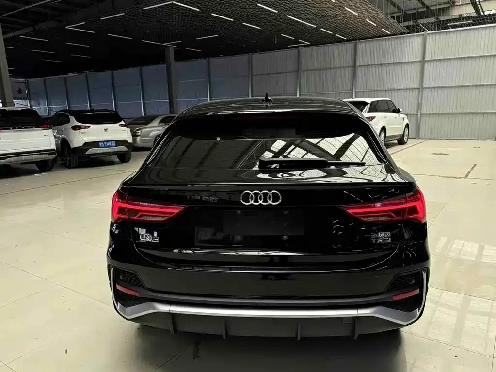 Audi Q3 Sportback — фото 8
