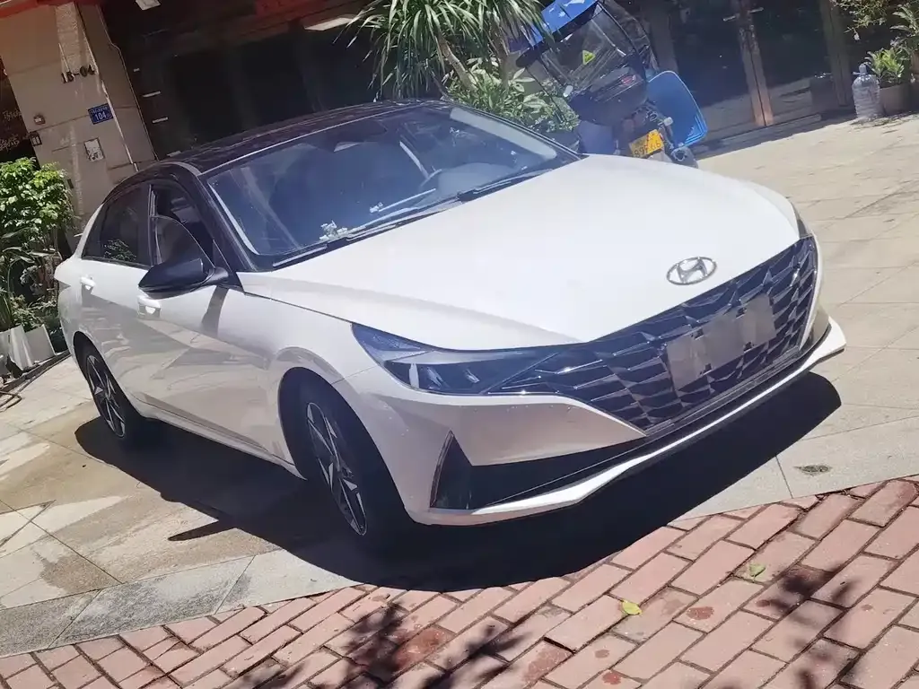Hyundai Elantra — фото 8