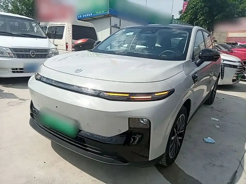 Leapmotor B10 — фото 1