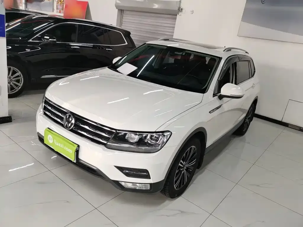 Volkswagen Tiguan L — фото 1