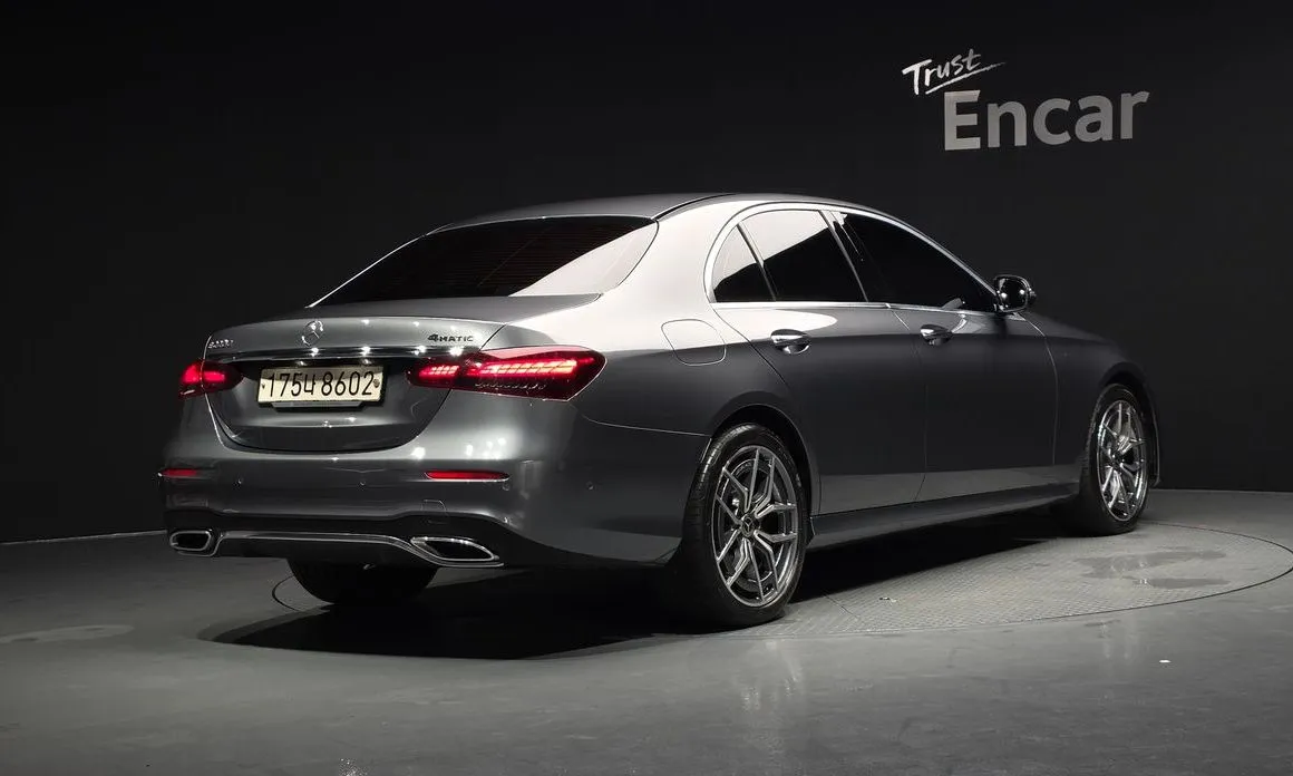 Mercedes-Benz E-Class — фото 5