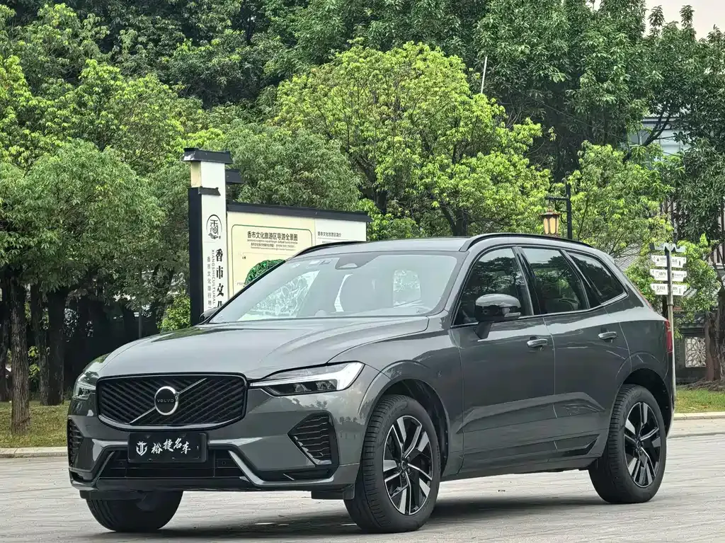 Volvo XC60 — фото 1