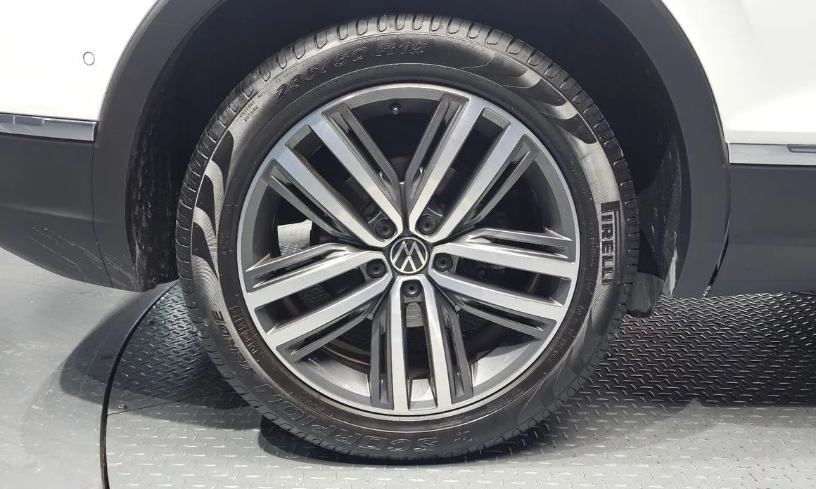 Volkswagen Tiguan — фото 7