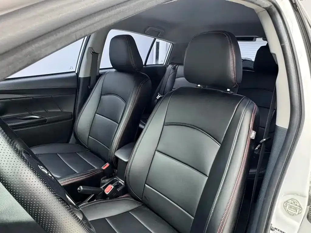 Toyota Yaris L — фото 10