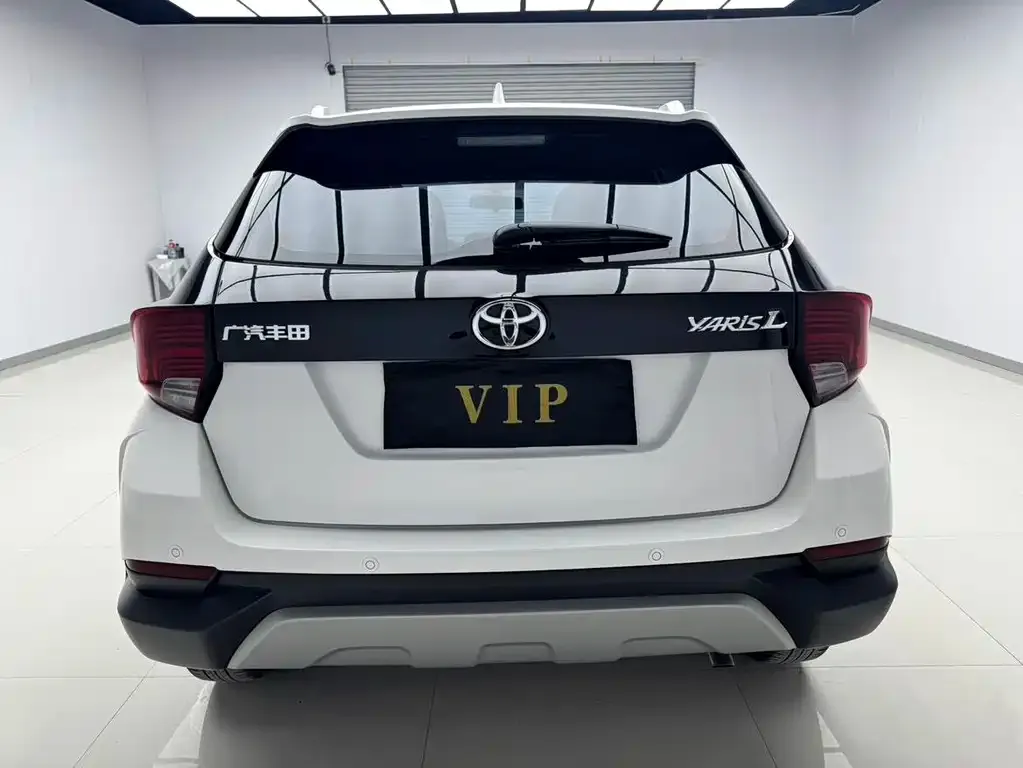 Toyota Yaris L — фото 3