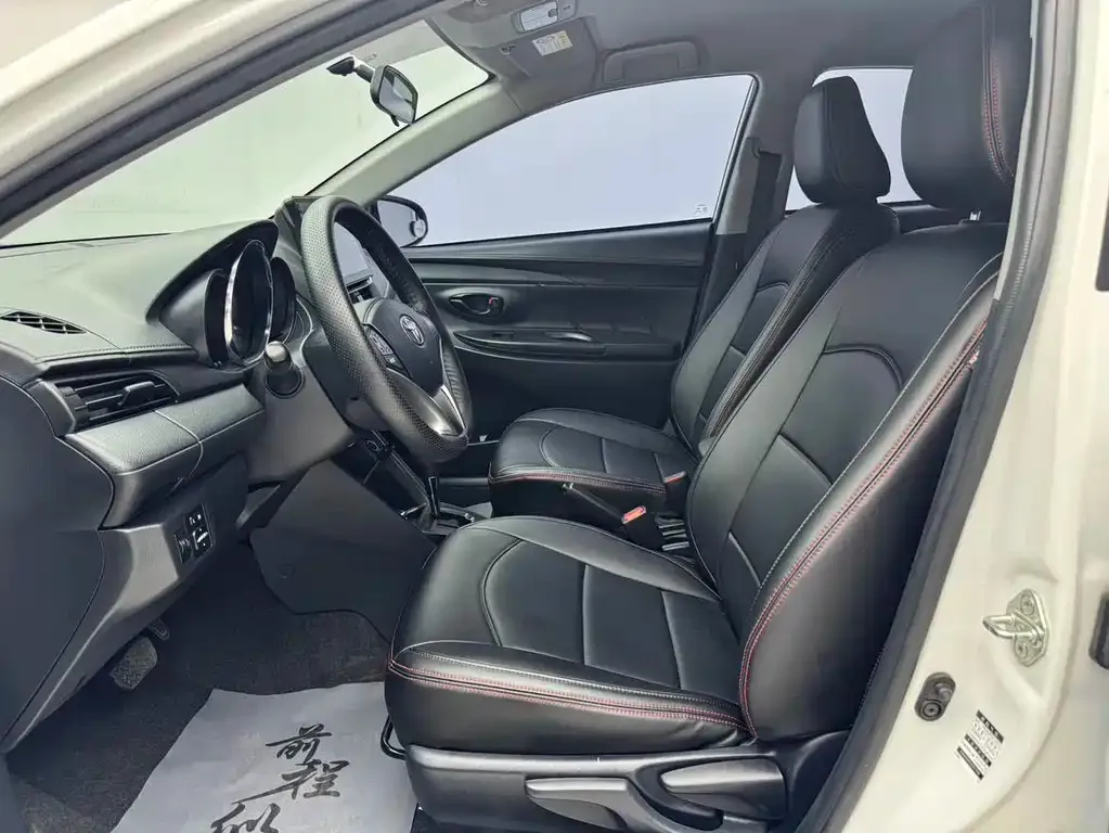 Toyota Yaris L — фото 8