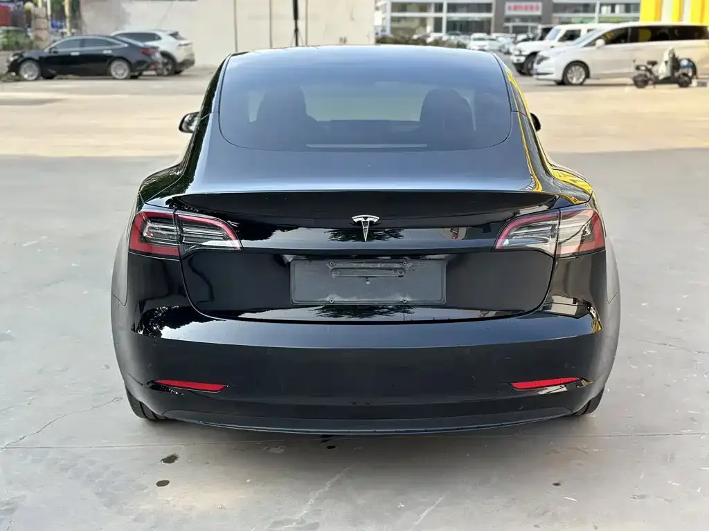 Tesla Model 3 — фото 9
