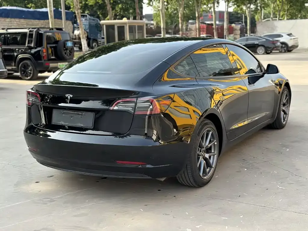 Tesla Model 3 — фото 7