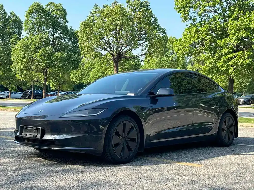 Tesla Model 3 — фото 1
