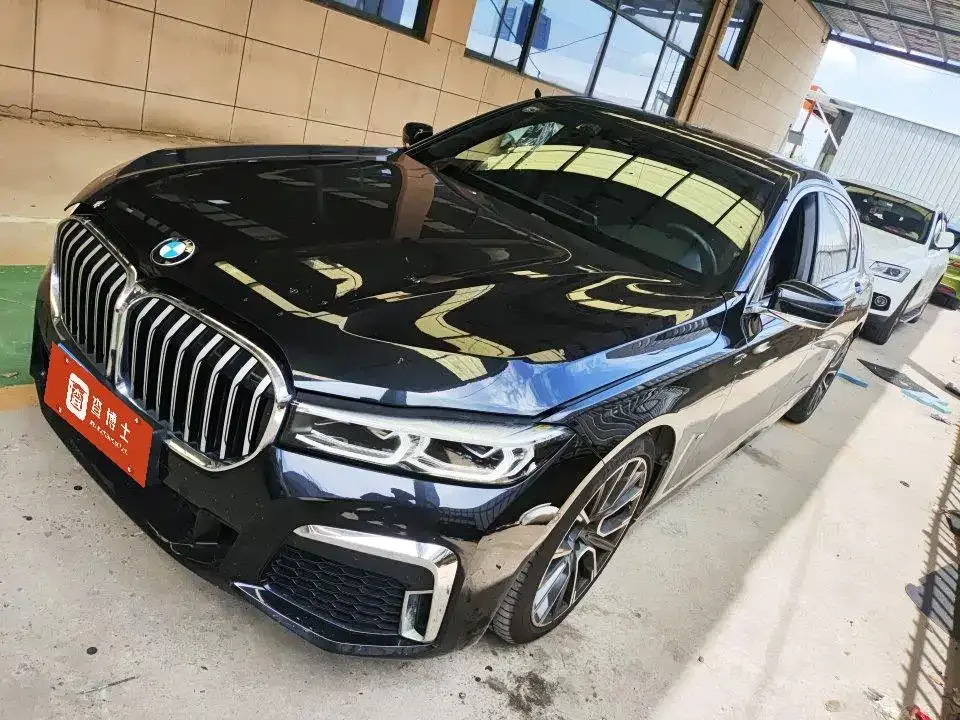 BMW 7 Series — фото 1