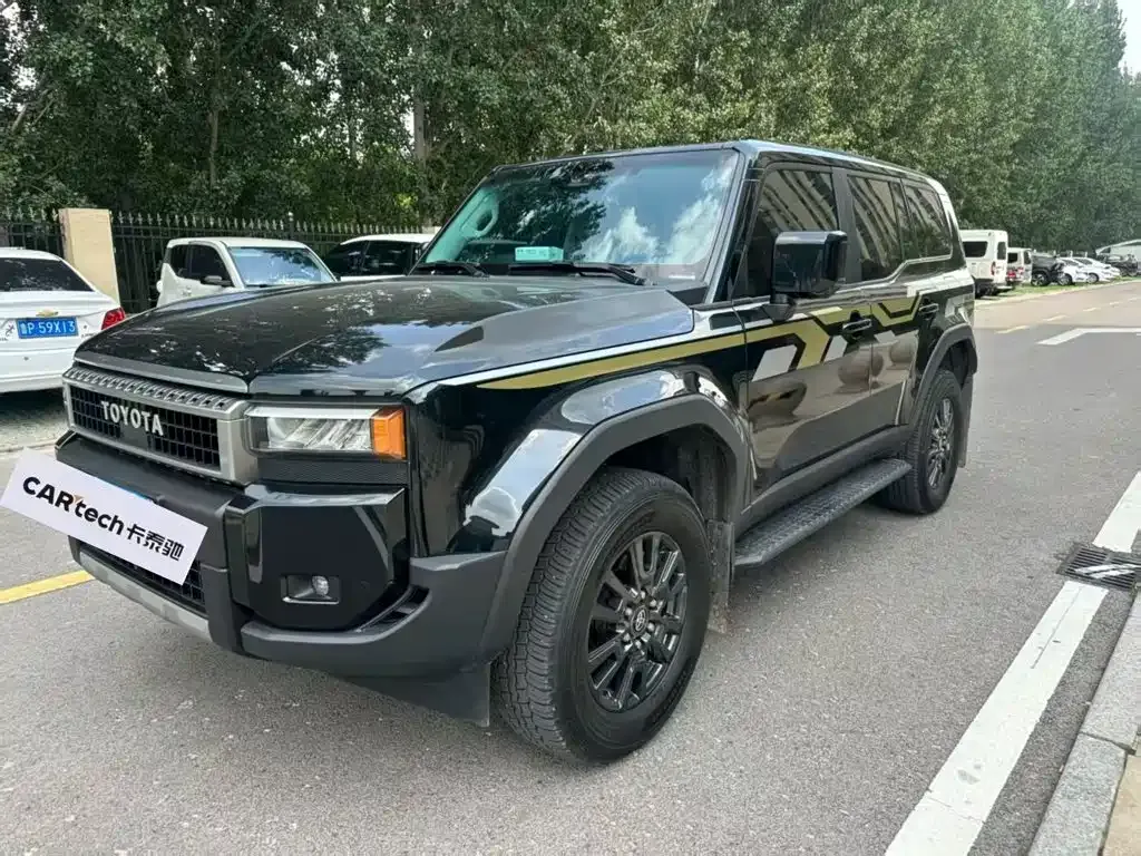 Toyota Prado — фото 1