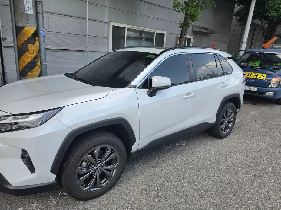 Toyota RAV4 — фото 9