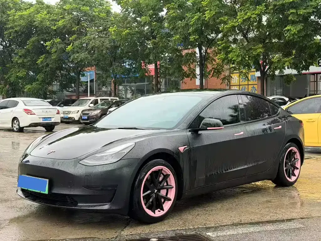 Tesla Model 3 — фото 1