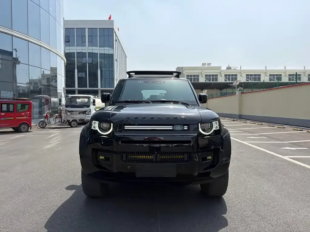 Land Rover Defender — фото 1