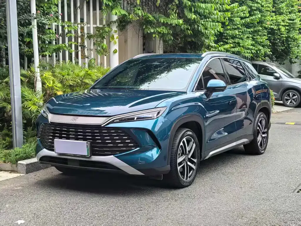 BYD L DM-i — фото 1