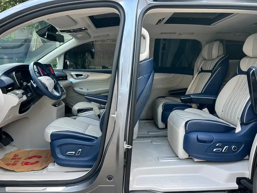 Roewe iMAX8 — фото 4