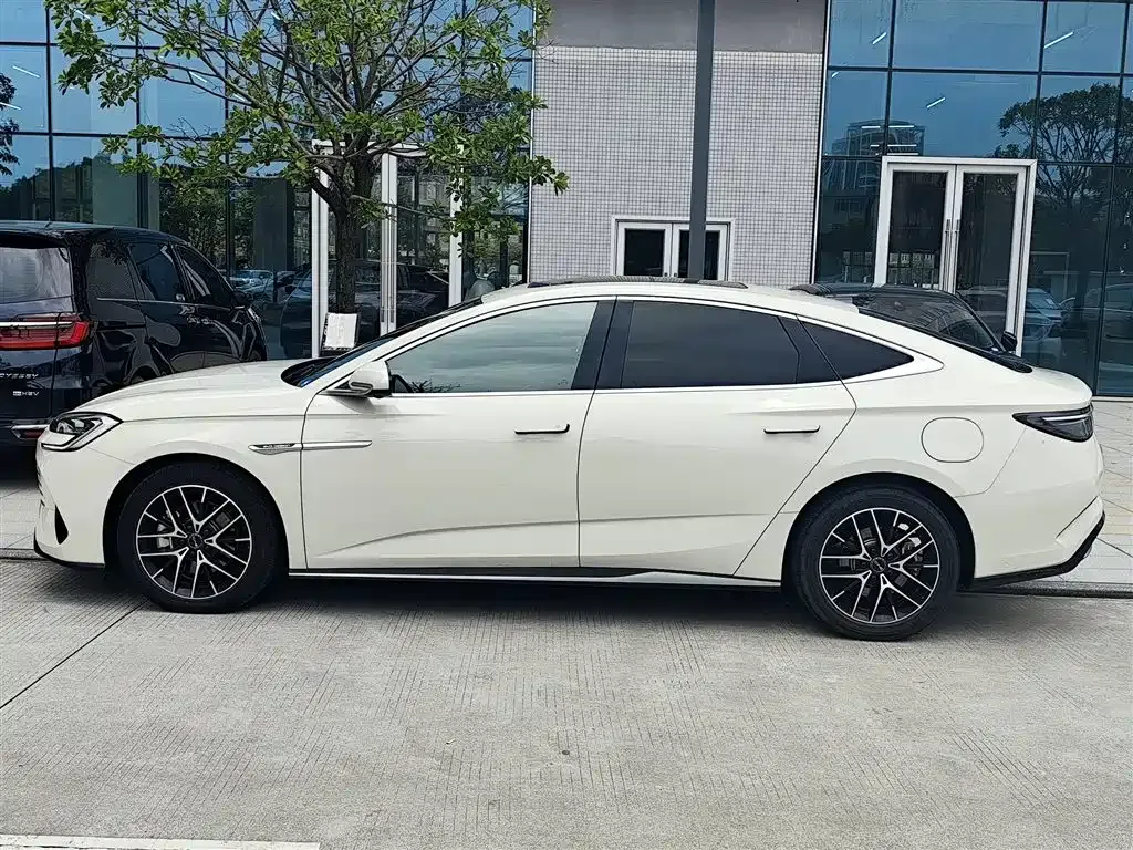 BYD Seal — фото 9