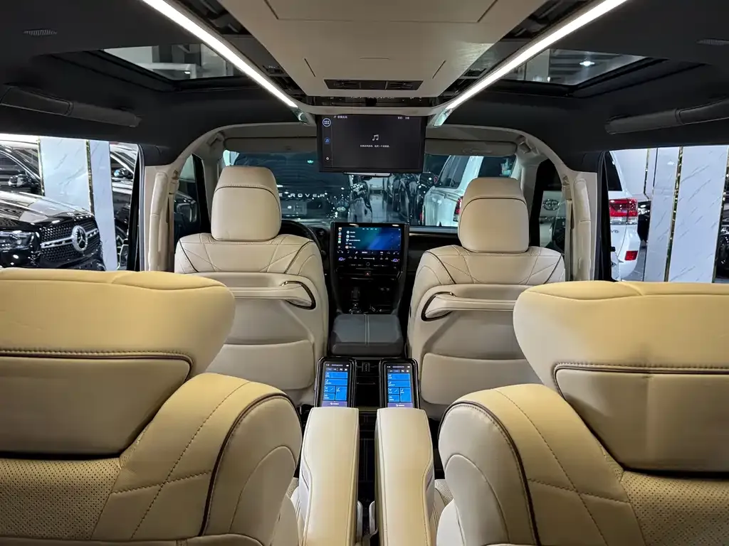 Toyota Vellfire — фото 3