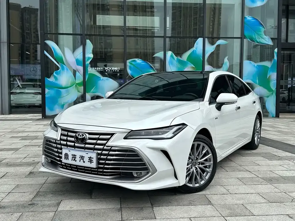 Toyota Avalon — фото 1