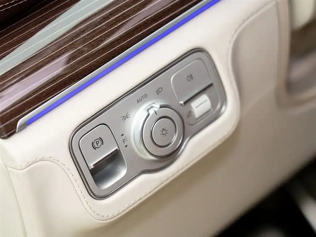 Mercedes-Benz GLS — фото 9