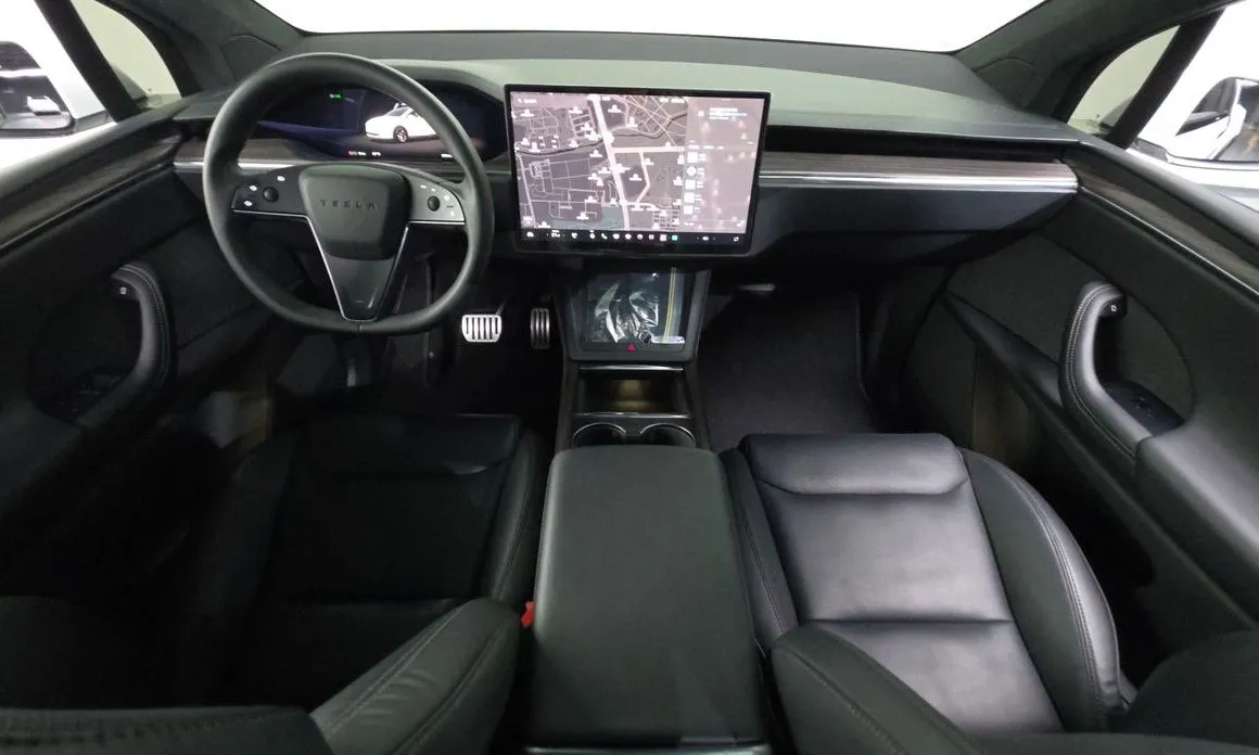 Tesla Model X — фото 2