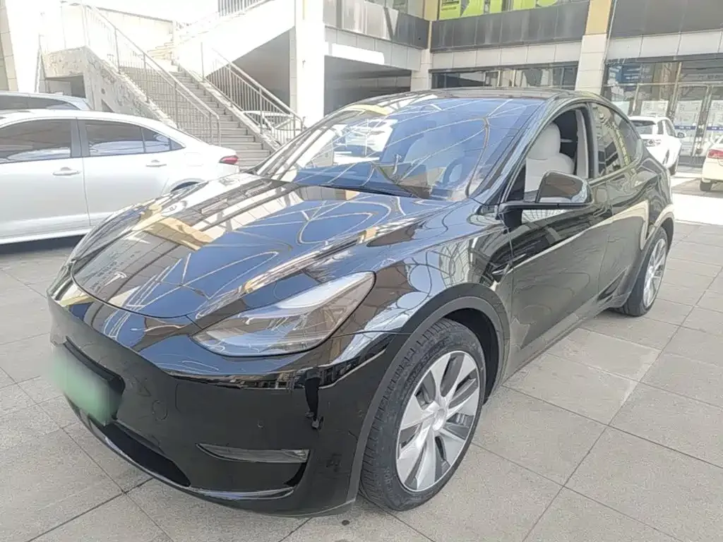 Tesla Model Y — фото 10