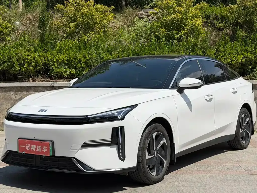 Geely Galaxy L6 — фото 1