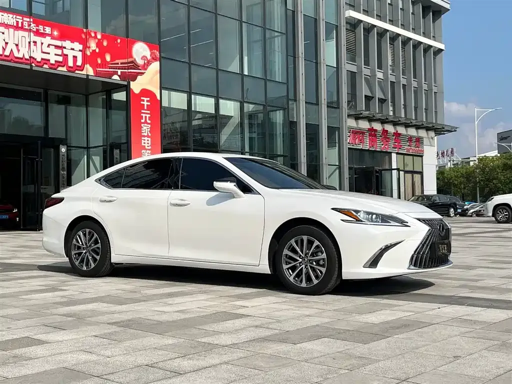 Lexus ES — фото 10