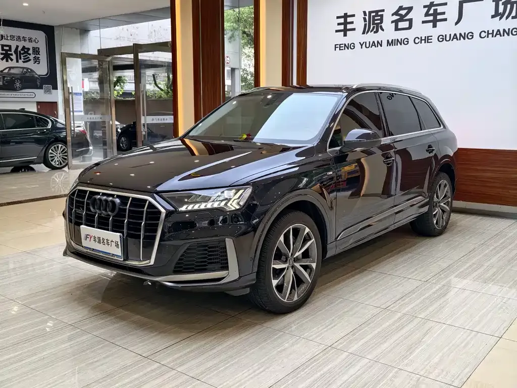 Audi Q7 — фото 1