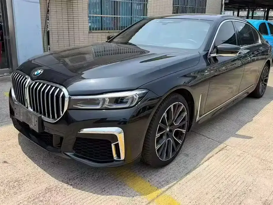 BMW 7 Series — фото 1