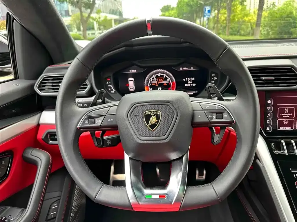 Lamborghini Urus — фото 2