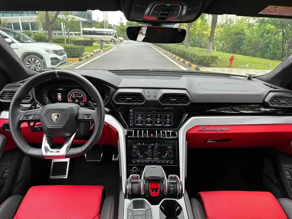 Lamborghini Urus — фото 8