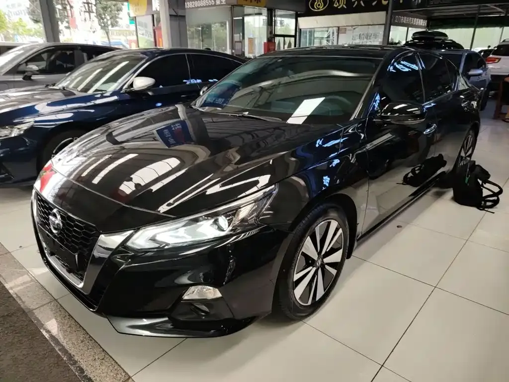 Nissan Teana — фото 1