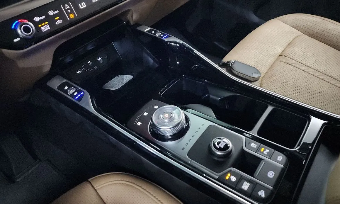 Kia Sorento — фото 9