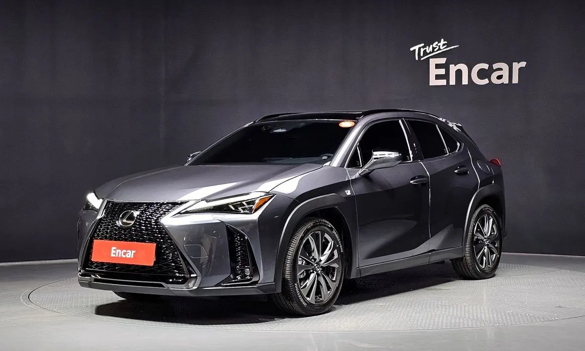 Lexus UX — фото 1
