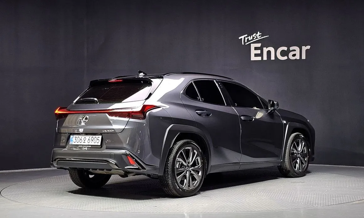 Lexus UX — фото 2