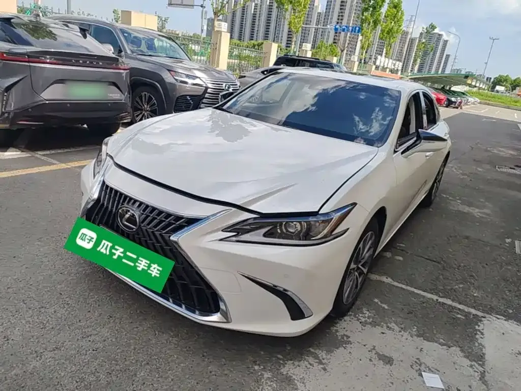 Lexus ES — фото 1