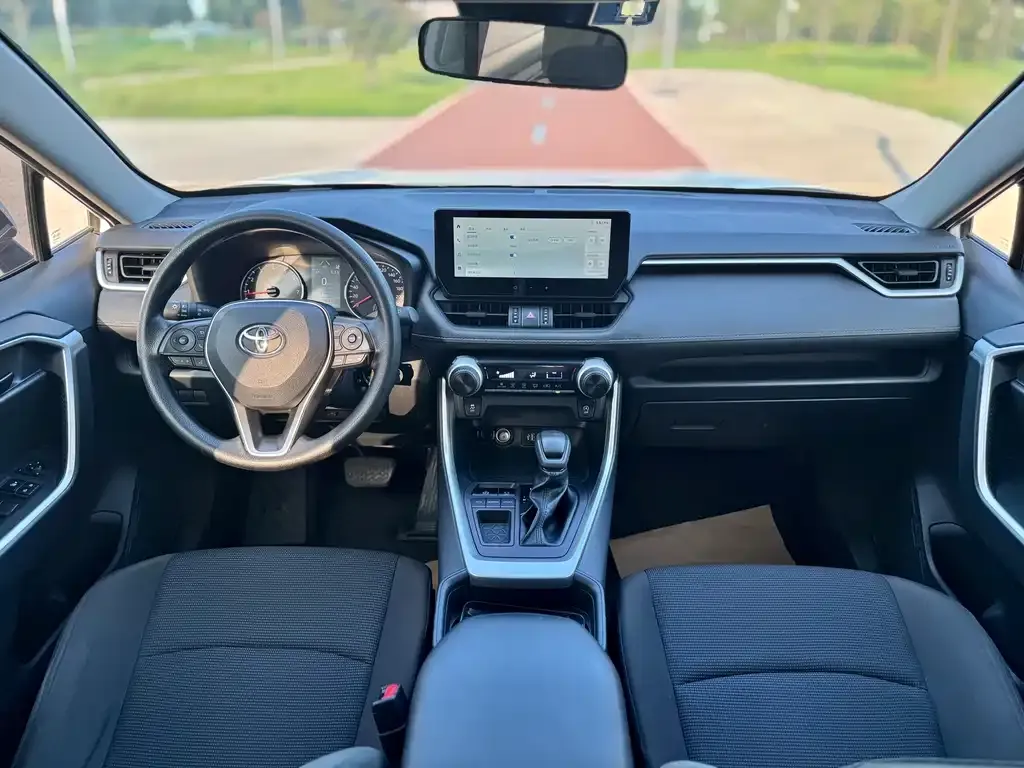 Toyota RAV4 — фото 10